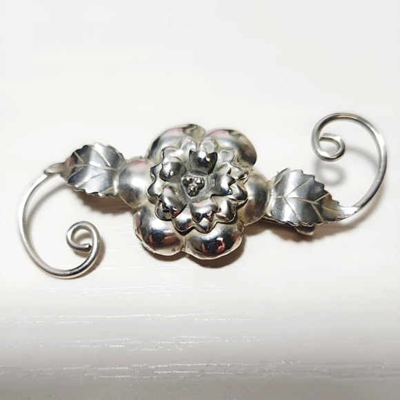 Vintage Jewelry - Vintage 1940's Sterling Silver Flower Leaf Spiral Brooch Pin
